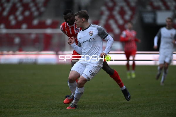 Zweikampf um den Ball