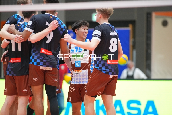 Keisuke Matsuo (15; WWK Volleys Herrsching) in Aktion