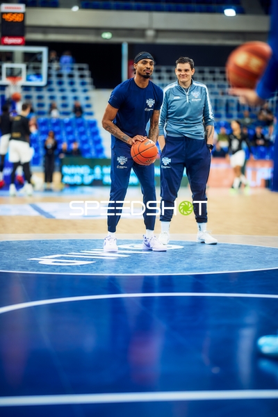 Michael Weathers (20, MLP Academics Heidelberg) bereitet Wurf vor