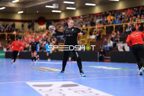 Meike Schmelzer (24; HSG Bensheim/Auerbach) in Aktion