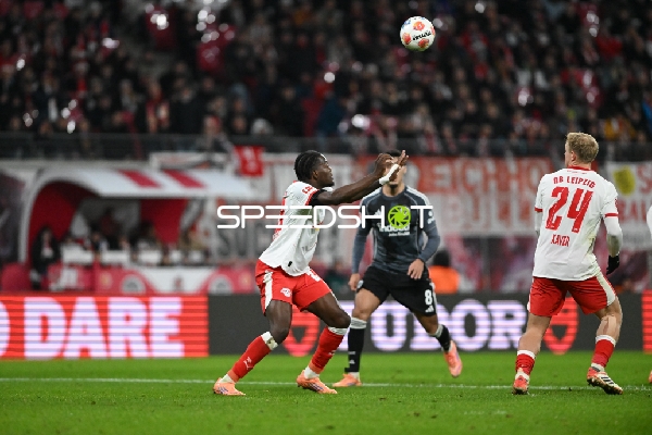 Ballkampf um Luftball