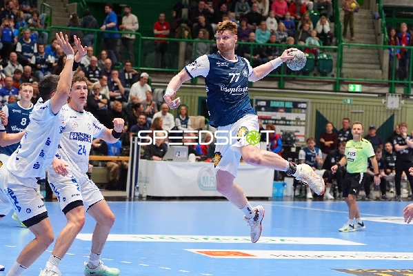 Johannes Wasielewski (77; Bergischer HC) mit Wurf