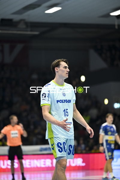 Miro Schluroff (15; VfL Gummersbach) auf dem Spielfeld