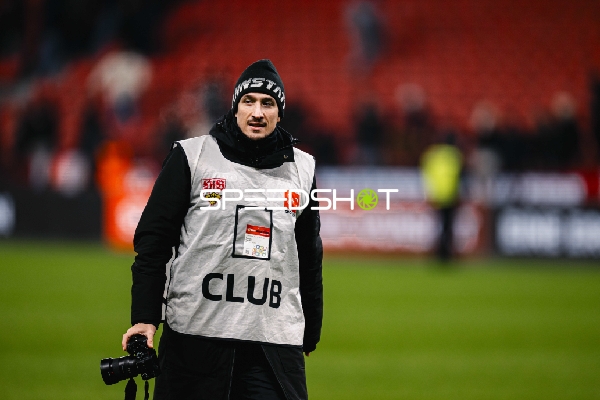 Person am Spielfeldrand