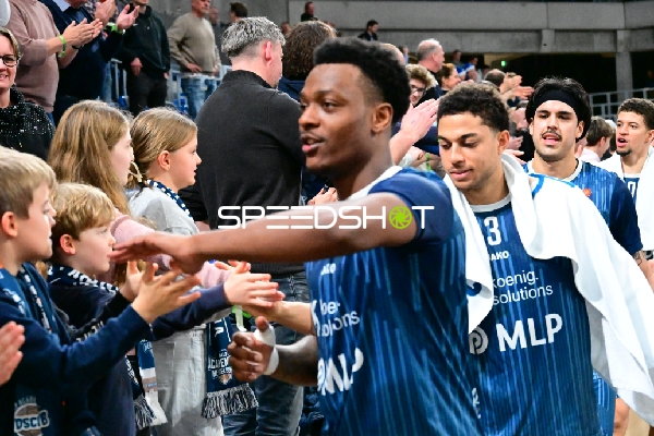 Szene mit DJ Horne (0; MLP Academics Heidelberg) und Teamkollegen