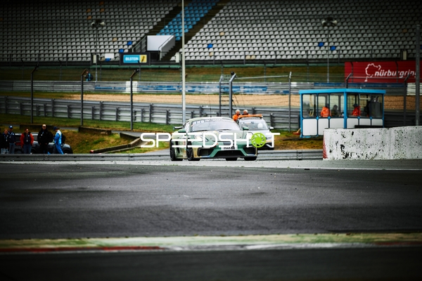 Adrenalin Motorsport Team Mainhattan Wheels (940): David Griessner, Nico Silva, Oskar Sandberg auf der Rennstrecke