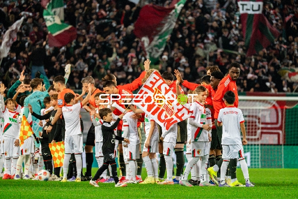 Begrüßung vor dem Spiel