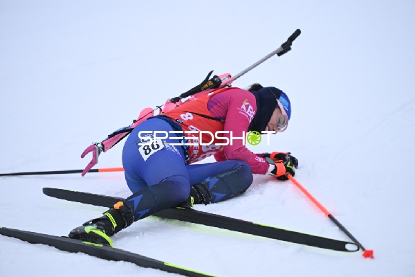 Polina YEGOROVA stürzt im Sprint