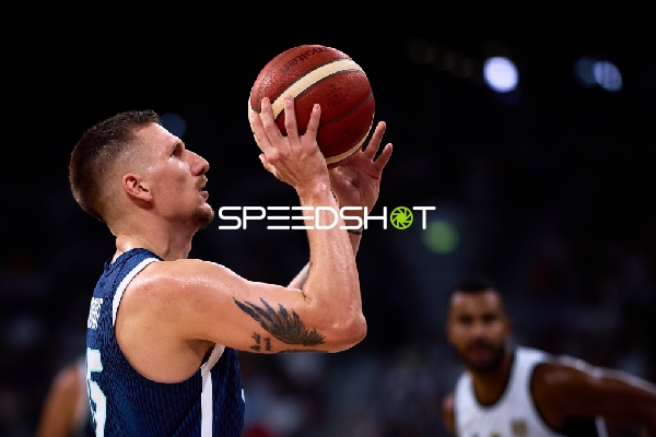 Gregor Hrovat (15; Slowenien) beim Wurfversuch