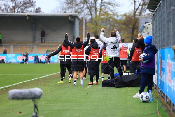 Teamaktivität am Spielfeldrand