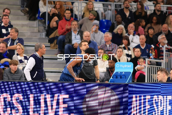 Szene mit Michael Weathers (20; MLP Academics Heidelberg) und Teamkollegen