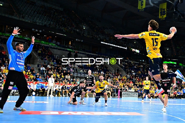 David More (15; Rhein Neckar Löwen) mit Wurf