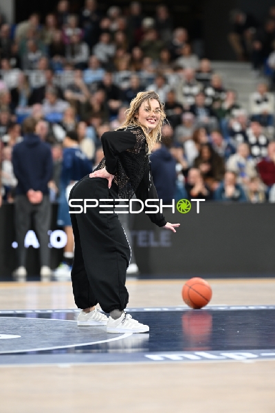 Basketball-Szene am Spielfeldrand