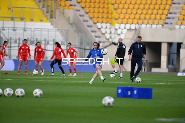 Elena Mühlemann beim Aufwärmen