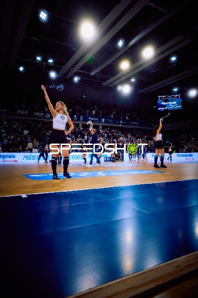 Cheerleader-Performance