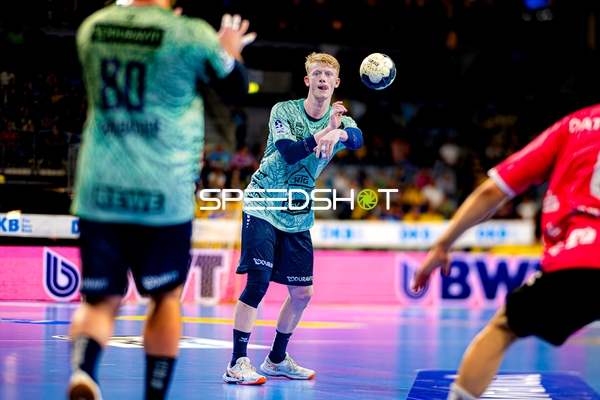 Pass von Jon Lindenchrone Andersen (42; Rhein Neckar Löwen)