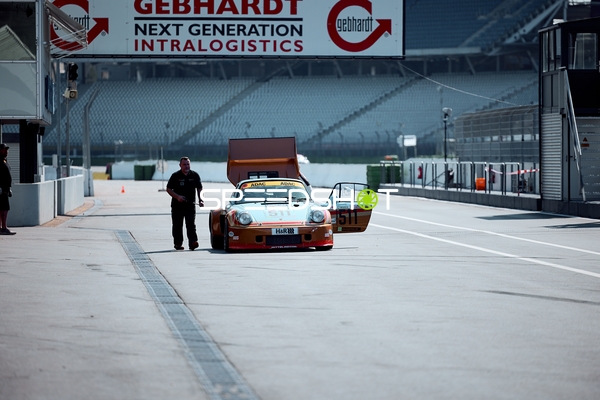 Auto mit Nummer 511 in der Boxengasse