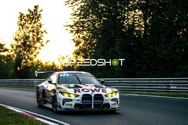 Rennfahrzeug auf der Rennstrecke