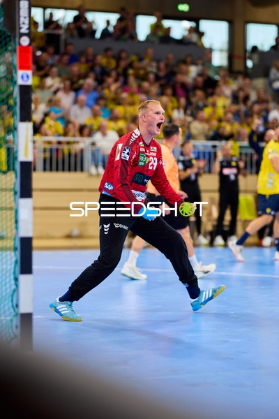 Torwart David Späth (29; Rhein Neckar Löwen) jubelt