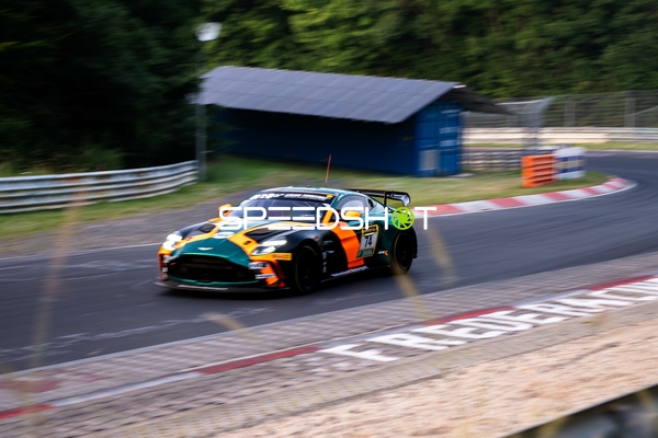 Rennfahrzeug auf der Rennstrecke