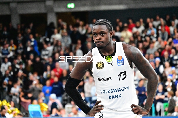 Barra Njie (13; Basketball Löwen Braunschweig) in Aktion