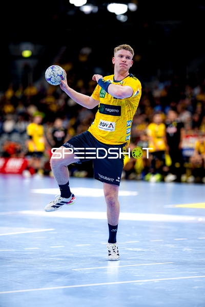 Haukur Thrastarson (25; Rhein Neckar Löwen) wirft