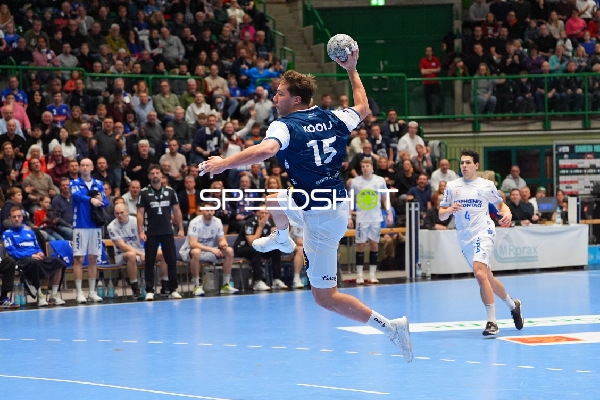 Lars Kooij (15; Bergischer HC) mit Wurf