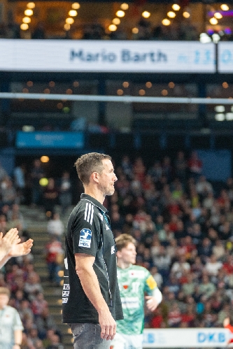 Trainer von HSV Hamburg in Aktion