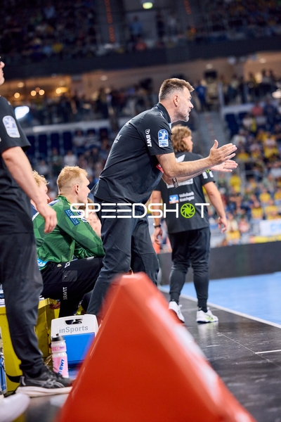 Trainer an der Seitenlinie