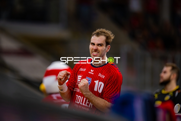 Tom Wolf (10; SG BBM Bietigheim) jubelt nach Tor