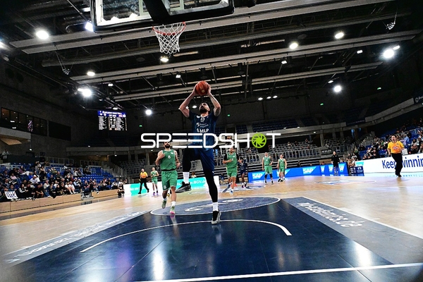 13; MLP wirft auf Korb