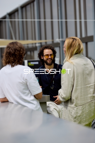 Ringside-Zone Face-Off