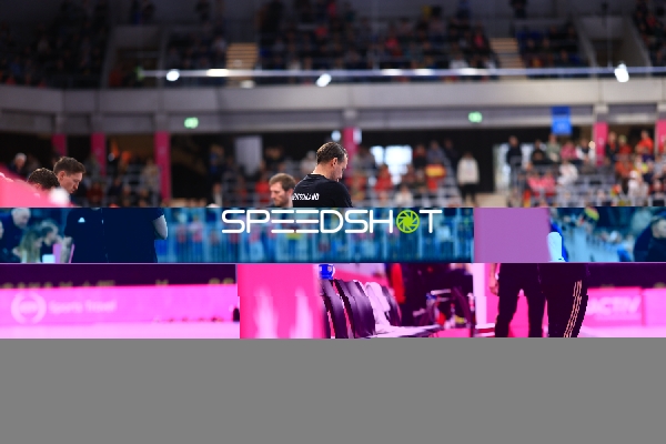 Trainer von Deutschland vor Spiel