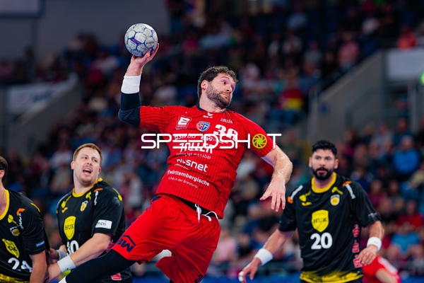 Jonathan Fischer (36; SG BBM Bietigheim) wirft aufs Tor