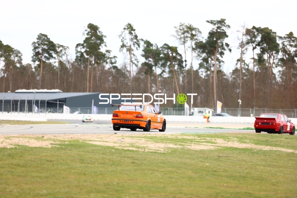 Rennwagen in Aktion auf dem Hockenheimring