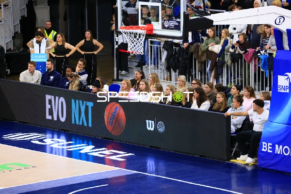 Szene mit Marcel Keßen (15; MLP Academics Heidelberg) und Laura Dick (1; TSG Hoffenheim Frauen)