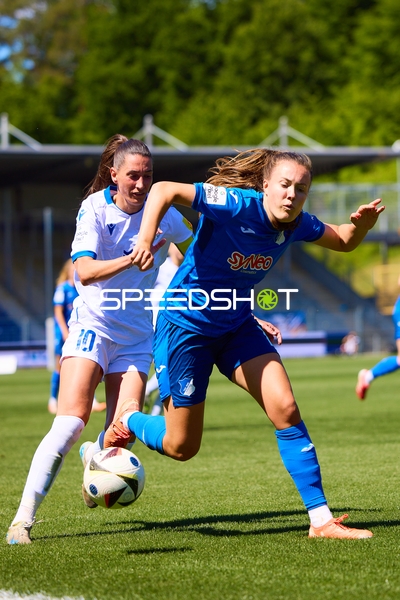 Tackle Mara Alber (11;TSG Hoffenheim Frauen 1), Merza Julevic (10;FC Carl Zeiss Jena Frauen)