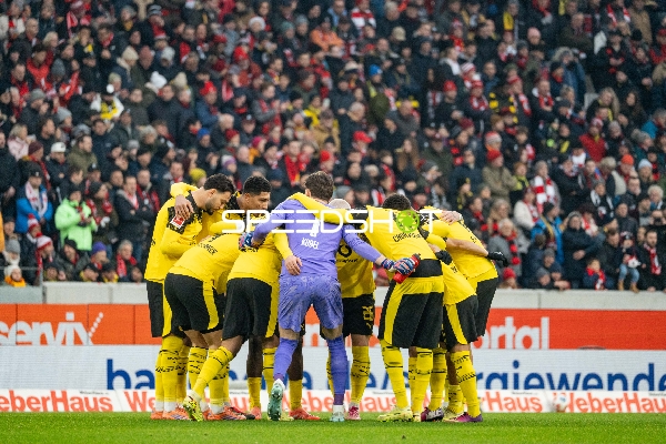 Spieler formieren sich im Kreis