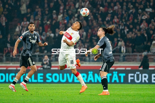 Luftduell um den Ball