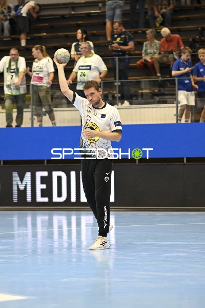 Spieler von ThSV Eisenach mit Ball