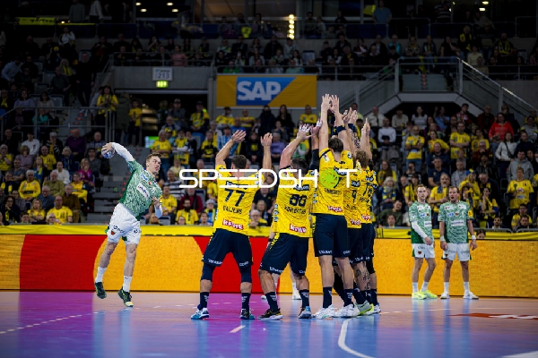 Torwurf von Lasse Andersson (11; Füchse Berlin)