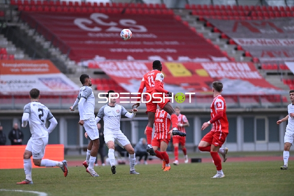 Zweikampf um den Ball