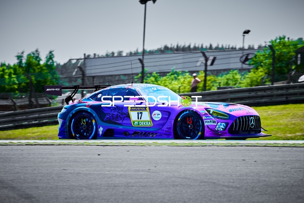 Rennfahrzeug auf der Rennstrecke