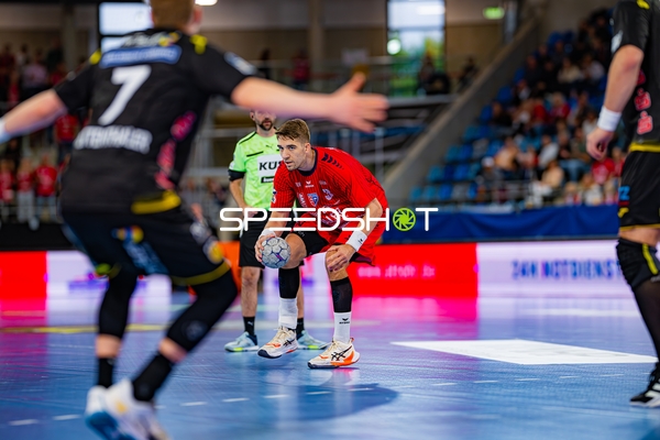 Nikola Vlahovic (3; SG BBM Bietigheim) mit Ball