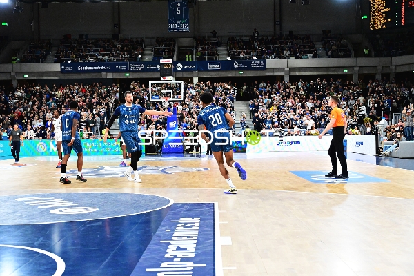 Paul Zipser (9; MLP Academics Heidelberg) in Aktion