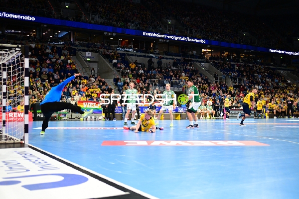 Haukur Thrastarson (25; Rhein Neckar Löwen) wirft aufs Tor