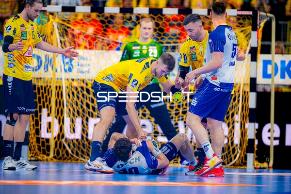 Foul Jannik Kohlbacher (80;Rhein Neckar Löwen) an Elias Kofler (10;1. VfL Potsdam)