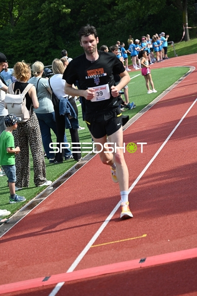 Läufer beim TVE Sommerlauf Edingen 2025