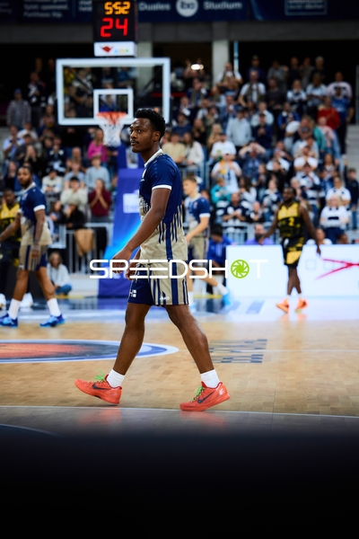 DJ Horne (0; MLP Academics Heidelberg) auf dem Court