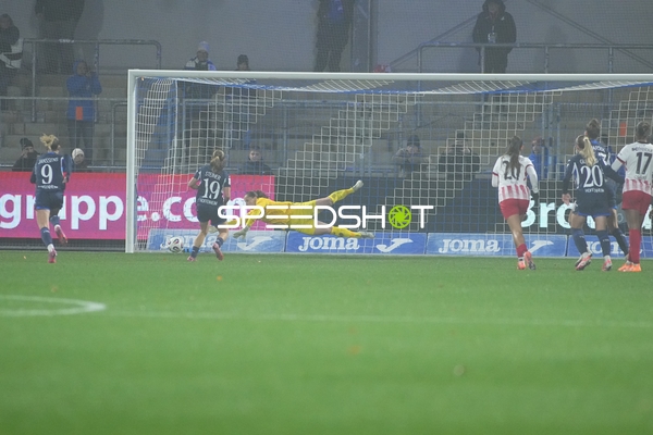 Torwartparade im Strafraum